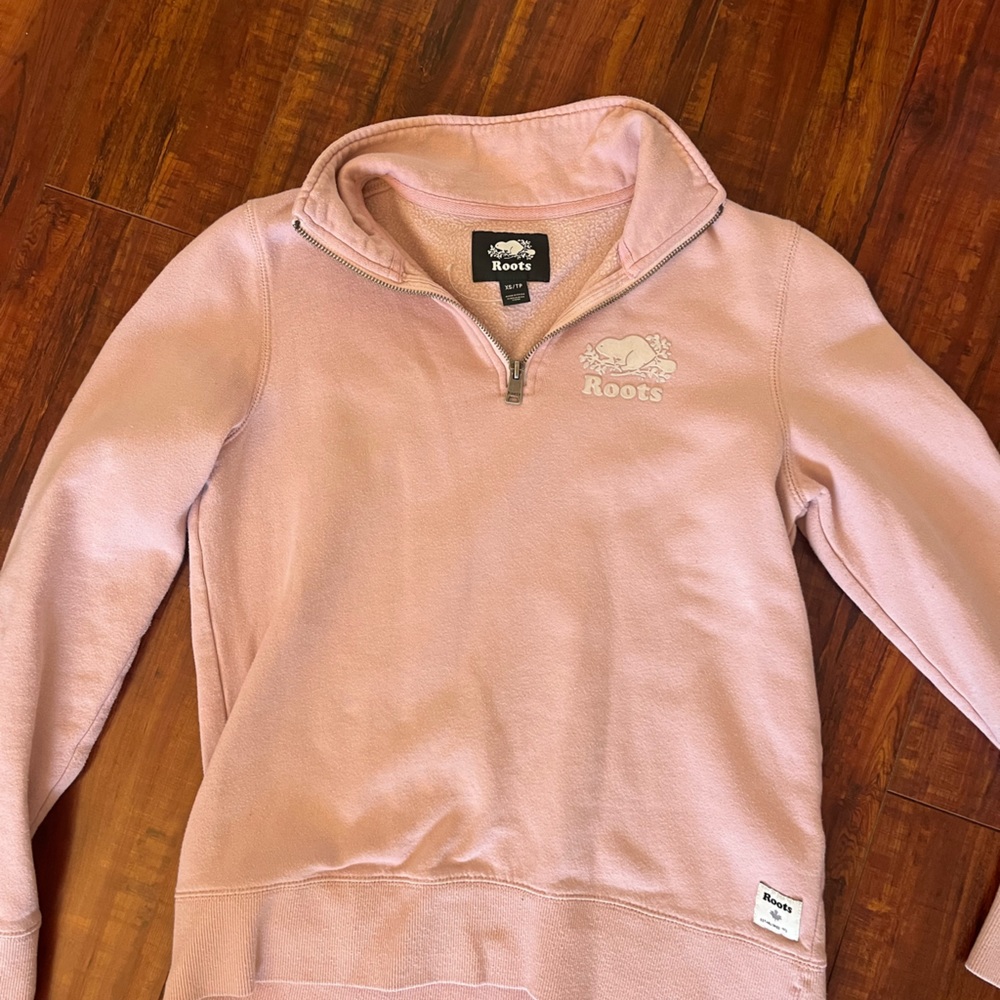 Roots quarter zip! Very good condition